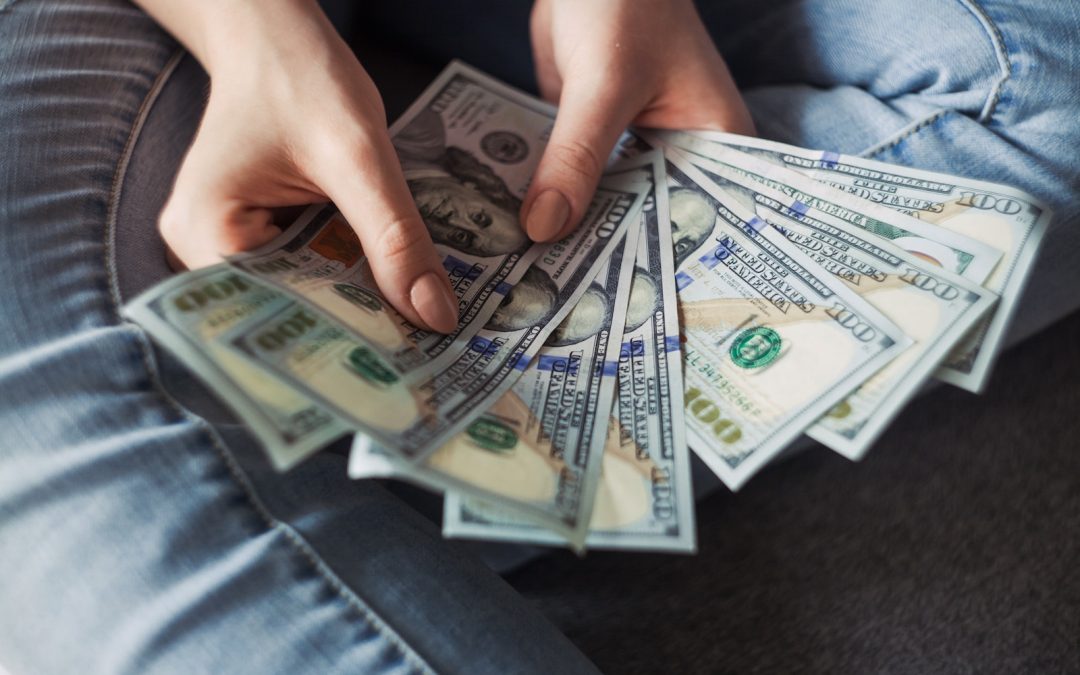 Découvrez le salaire d&rsquo;une assistante virtuelle : astuces et conseils pour optimiser votre rémunération !